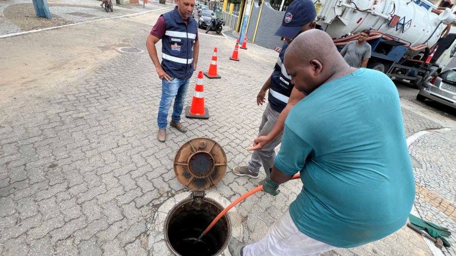 SAAE vistoria drenagem e combate esgoto clandestino nas Orlas