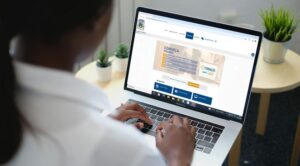 Secretaria de Educação lança cursos on-line no formato de trilhas formativas