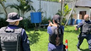 Guardas recebem curso sobre equipamentos de segurança