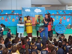 Alunos aprendem sobre reciclagem
