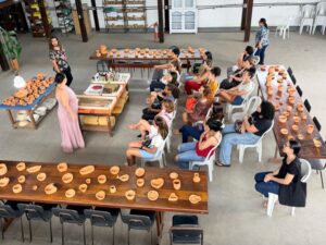 Curso de cerâmica da Fundição realiza queima de peças