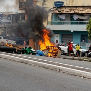 Alagamentos em Cabo Frio provocam protesto e acirram cobrança entre Prefeitura e Prolagos